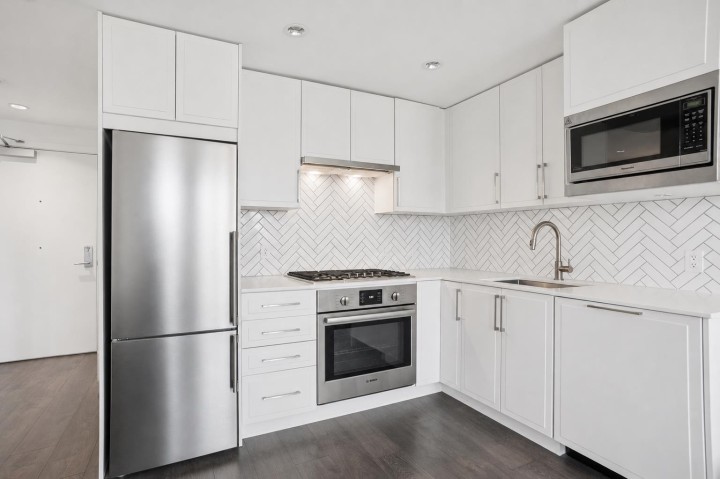 Photo 1 at 507 - 2435 Kingsway, Collingwood VE, Vancouver East
