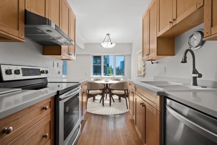 Photo 10 at 8 - 2296 W 39th Avenue, Kerrisdale, Vancouver West