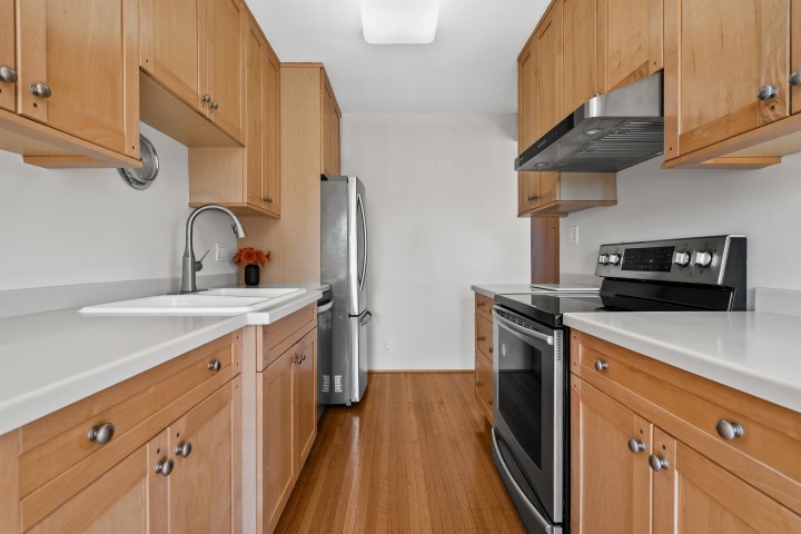 Photo 11 at 8 - 2296 W 39th Avenue, Kerrisdale, Vancouver West