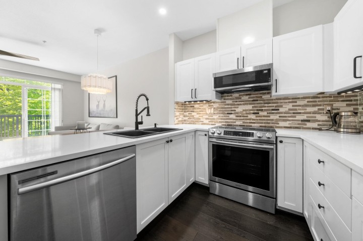 Photo 5 at 404 - 5605 Hampton Place, University VW, Vancouver West