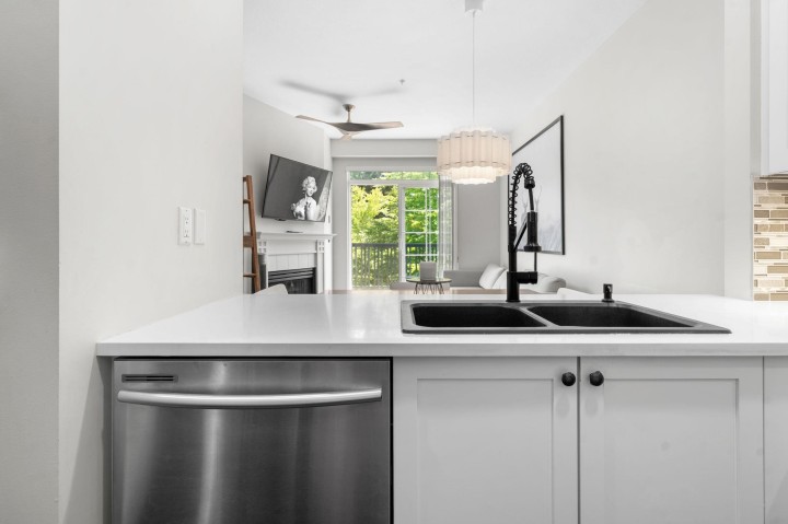 Photo 9 at 404 - 5605 Hampton Place, University VW, Vancouver West
