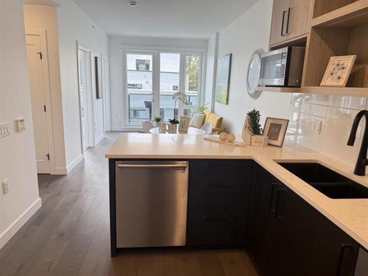Photo 6 at 302 - 6859 Cambie Street, South Cambie, Vancouver West