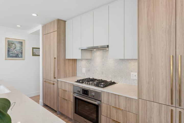 Photo 10 at 206 - 2325 Emery Court, Lynn Valley, North Vancouver
