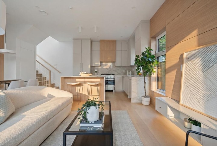 Photo 1 at 366 E 23rd Avenue, Main, Vancouver East