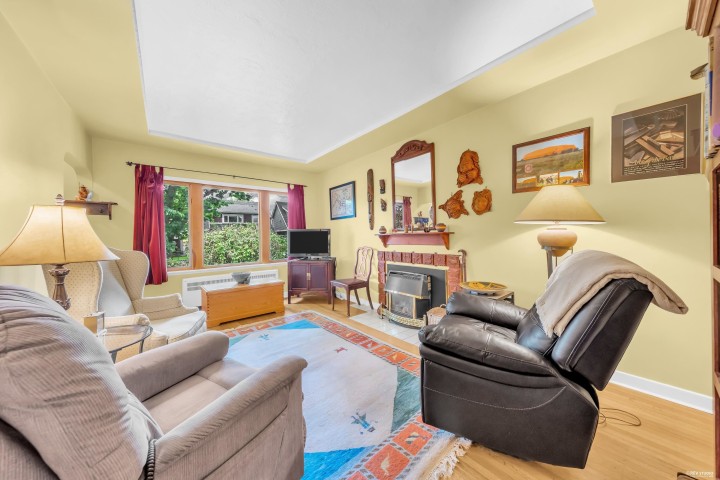Photo 2 at 956 E 21st Avenue, Fraser VE, Vancouver East