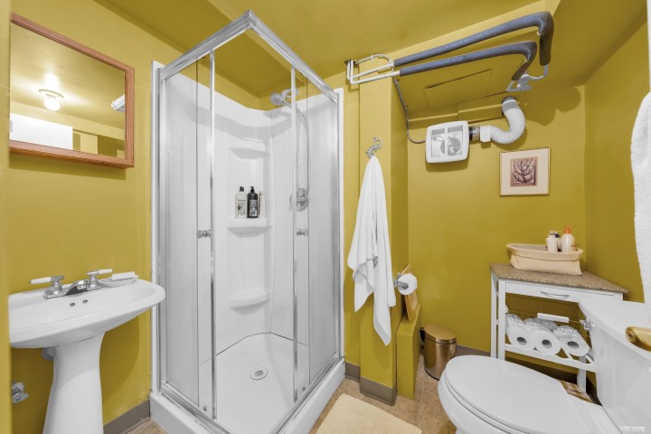 Photo 6 at 956 E 21st Avenue, Fraser VE, Vancouver East