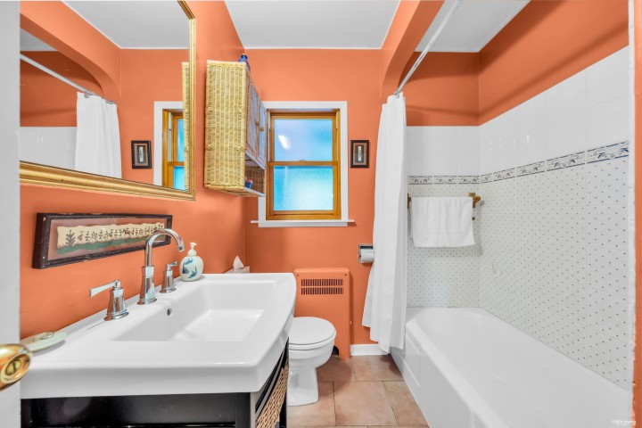 Photo 4 at 956 E 21st Avenue, Fraser VE, Vancouver East