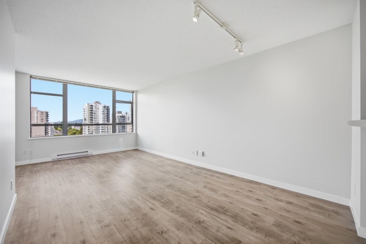 Photo 5 at 1503 - 3520 Crowley Drive, Collingwood VE, Vancouver East