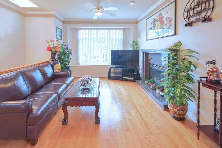 Photo 5 at 6915 Dumfries Street, Knight, Vancouver East