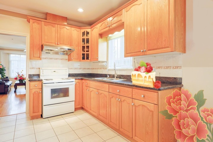 Photo 9 at 6915 Dumfries Street, Knight, Vancouver East