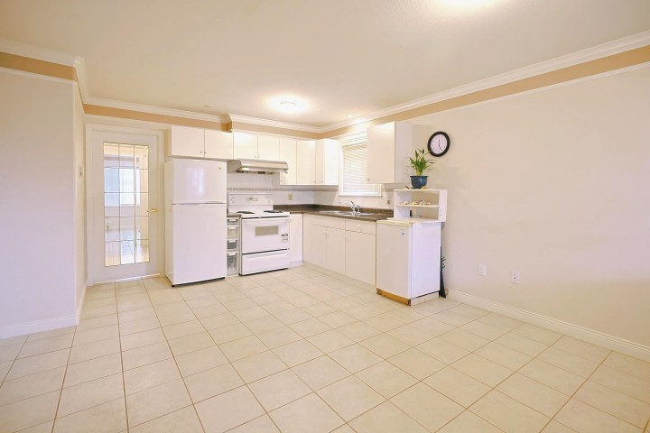 Photo 10 at 6915 Dumfries Street, Knight, Vancouver East
