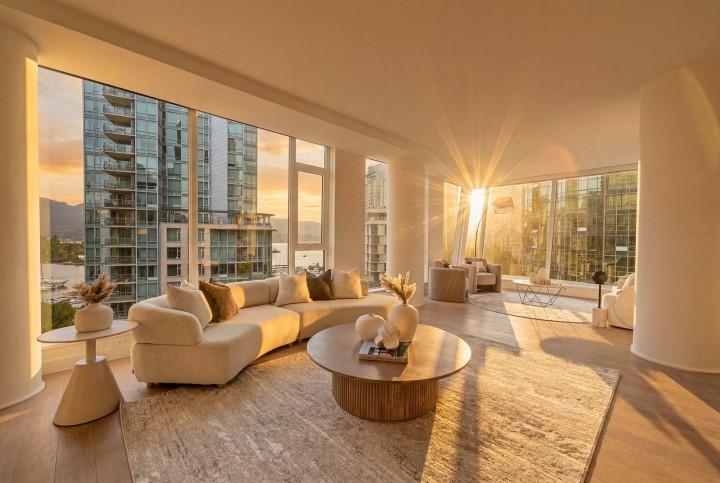 Photo 1 at 802 - 1409 W Pender Street, Coal Harbour, Vancouver West