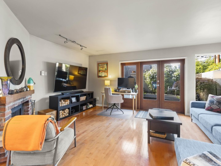 Photo 1 at 102 - 2535 York Avenue, Kitsilano, Vancouver West