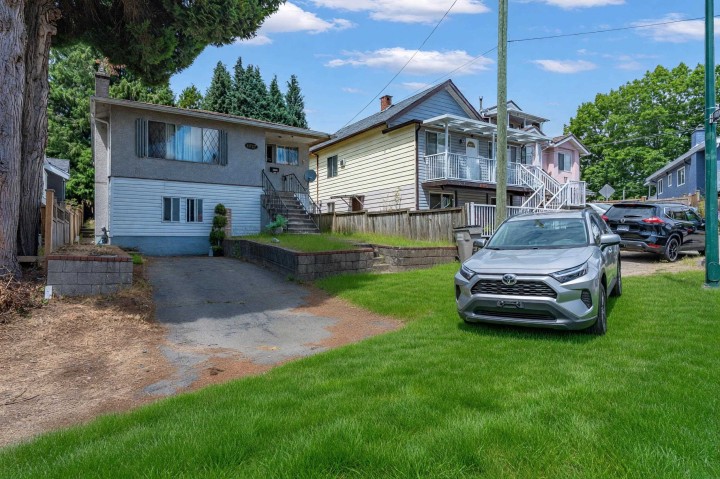 Photo 13 at 4987 Hoy Street, Collingwood VE, Vancouver East