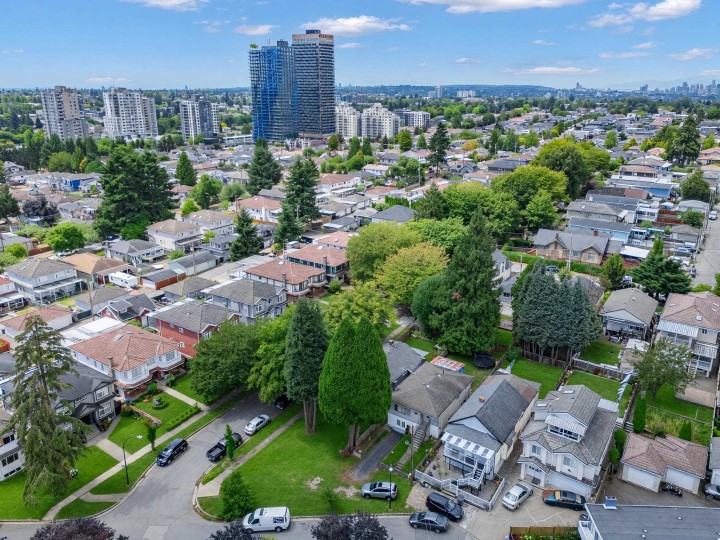 Photo 17 at 4987 Hoy Street, Collingwood VE, Vancouver East