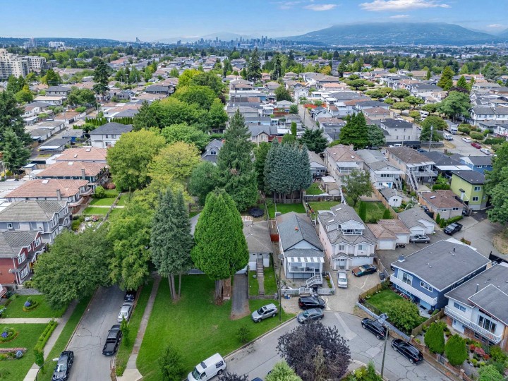 Photo 16 at 4987 Hoy Street, Collingwood VE, Vancouver East