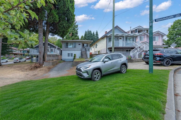 Photo 12 at 4987 Hoy Street, Collingwood VE, Vancouver East