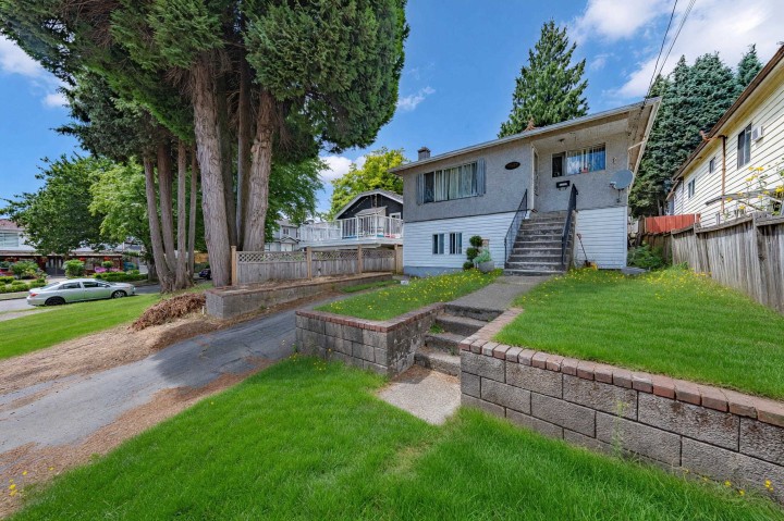 Photo 1 at 4987 Hoy Street, Collingwood VE, Vancouver East
