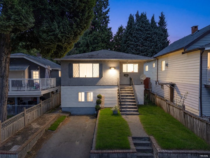 Photo 5 at 4987 Hoy Street, Collingwood VE, Vancouver East