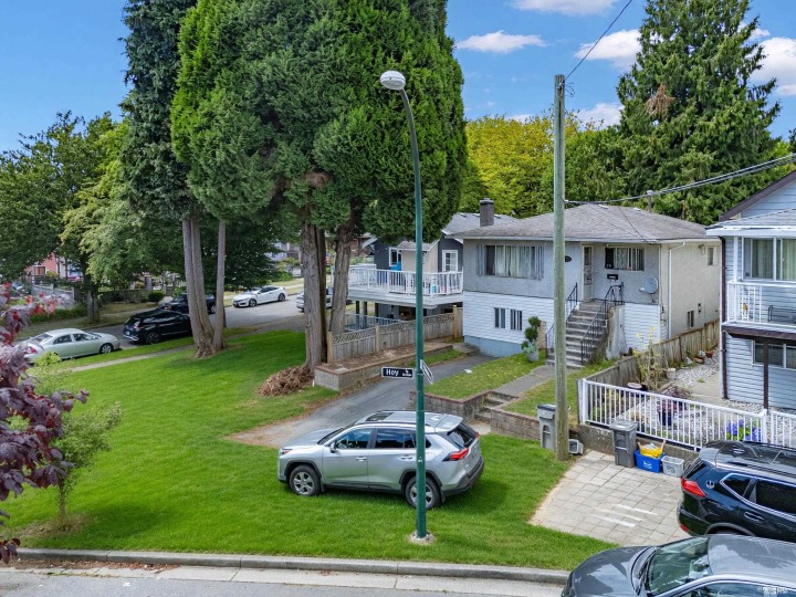 Photo 9 at 4987 Hoy Street, Collingwood VE, Vancouver East