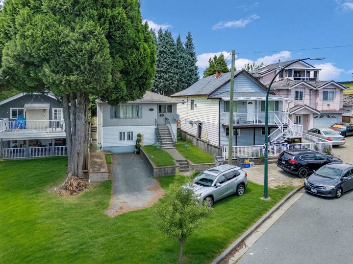 Photo 11 at 4987 Hoy Street, Collingwood VE, Vancouver East