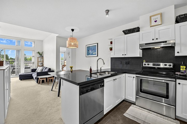 Photo 3 at 417 - 4550 Fraser Street, Fraser VE, Vancouver East