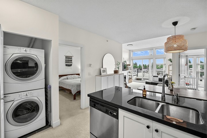 Photo 5 at 417 - 4550 Fraser Street, Fraser VE, Vancouver East