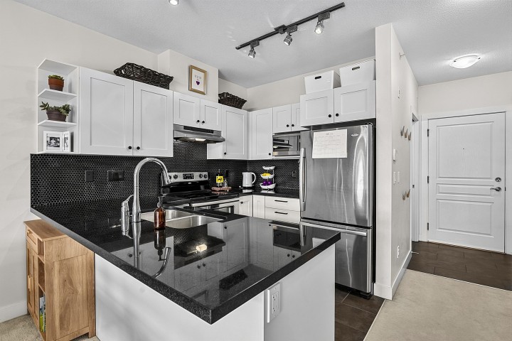 Photo 4 at 417 - 4550 Fraser Street, Fraser VE, Vancouver East