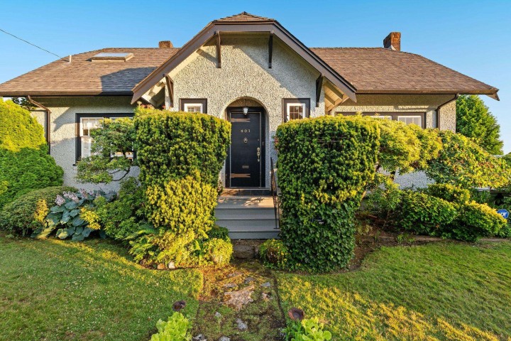 Photo 1 at 401 Somerset Street, Upper Lonsdale, North Vancouver