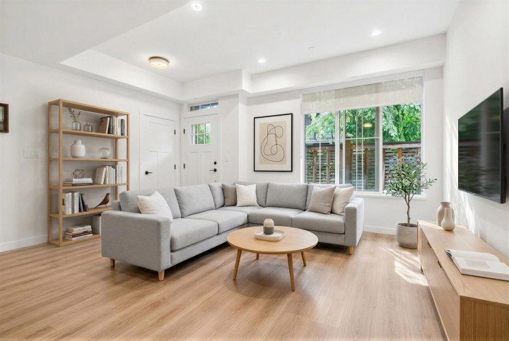 Photo 1 at 6 - 237 Ridgeway Avenue, Lower Lonsdale, North Vancouver