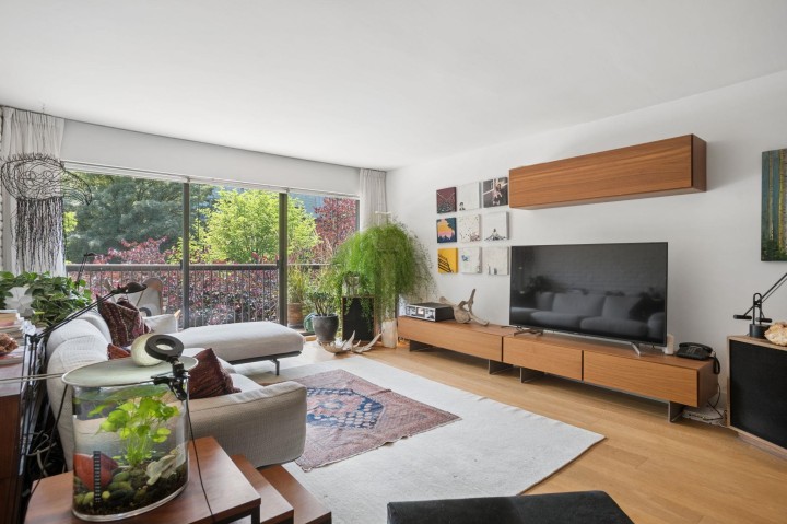 Photo 3 at 205 - 3264 Oak Street, Cambie, Vancouver West