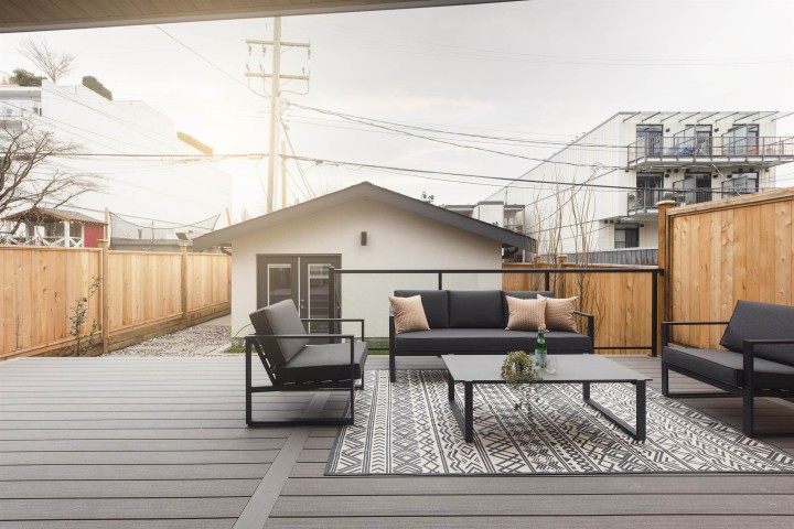 Photo 2 at 2 - 735 E 10th Avenue, Mount Pleasant VE, Vancouver East