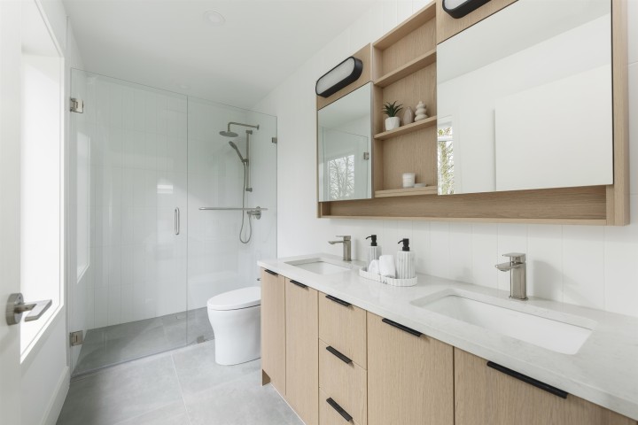Photo 16 at 2 - 735 E 10th Avenue, Mount Pleasant VE, Vancouver East