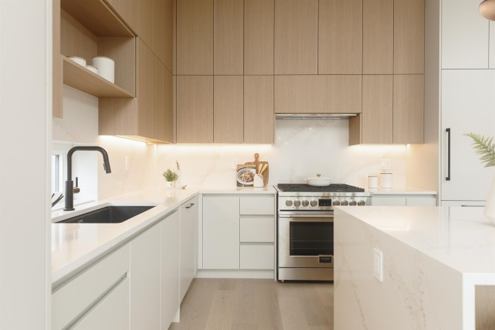Photo 7 at 2 - 735 E 10th Avenue, Mount Pleasant VE, Vancouver East