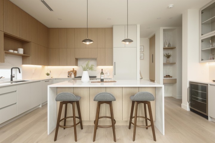 Photo 3 at 2 - 735 E 10th Avenue, Mount Pleasant VE, Vancouver East
