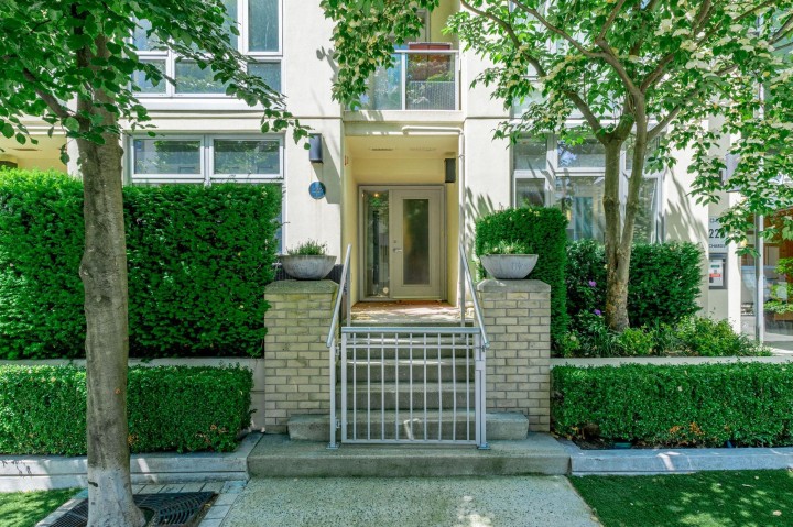 Photo 1 at 1227 Richards Street, Downtown VW, Vancouver West
