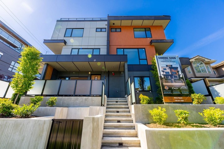 Photo 2 at 2 - 676 E 22nd Avenue, Fraser VE, Vancouver East