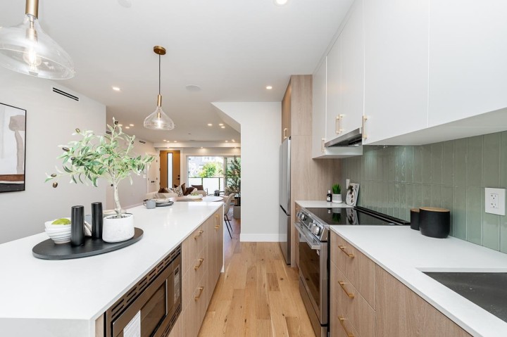 Photo 6 at 2 - 676 E 22nd Avenue, Fraser VE, Vancouver East