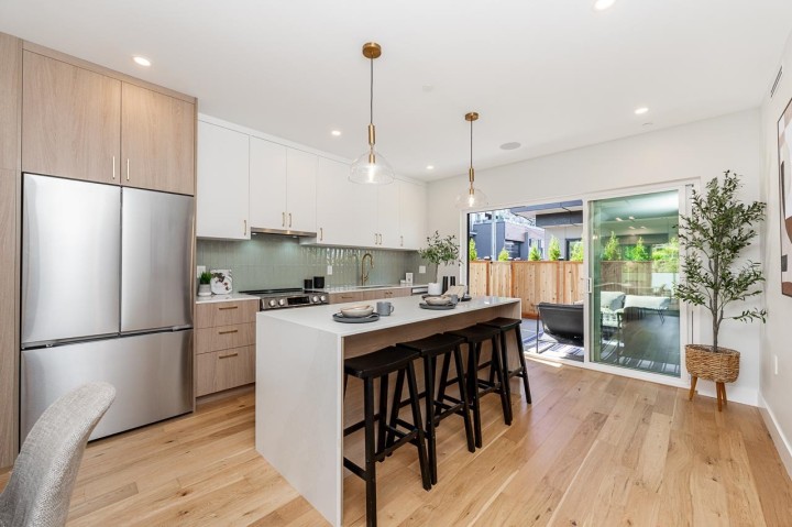 Photo 9 at 2 - 676 E 22nd Avenue, Fraser VE, Vancouver East