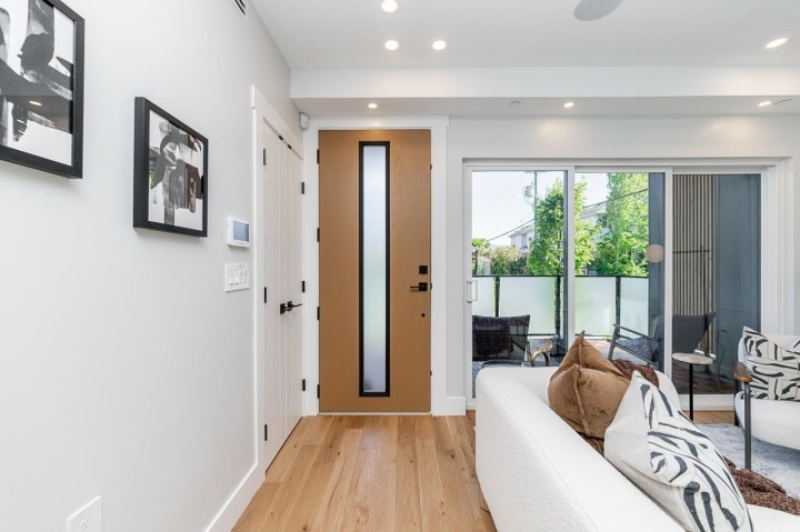 Photo 4 at 2 - 676 E 22nd Avenue, Fraser VE, Vancouver East