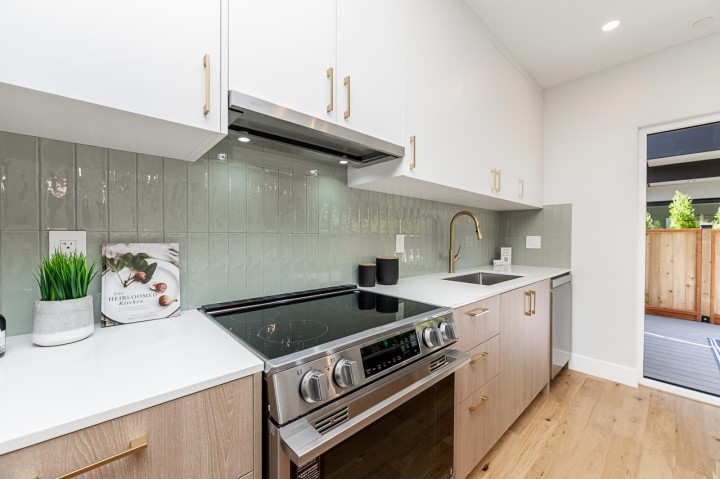 Photo 8 at 2 - 676 E 22nd Avenue, Fraser VE, Vancouver East