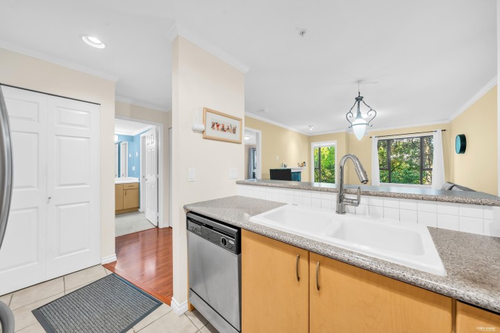 Photo 5 at 210 - 175 E 10th Street, Central Lonsdale, North Vancouver