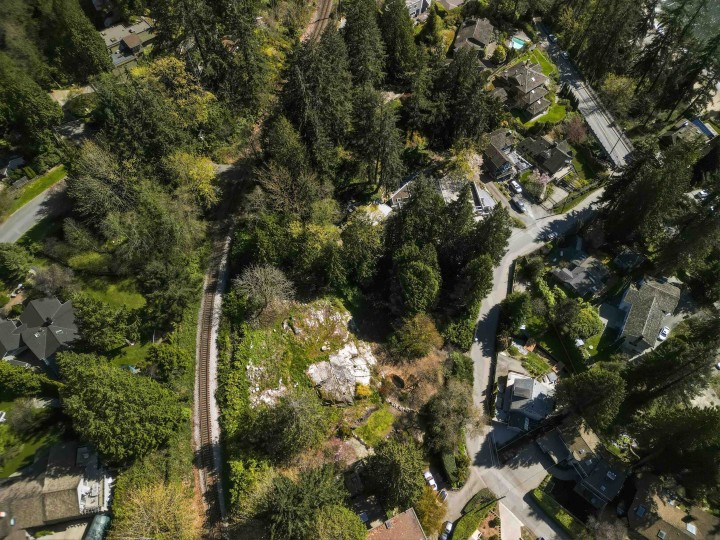 Photo 5 at 4019 Rose Crescent, Sandy Cove, West Vancouver