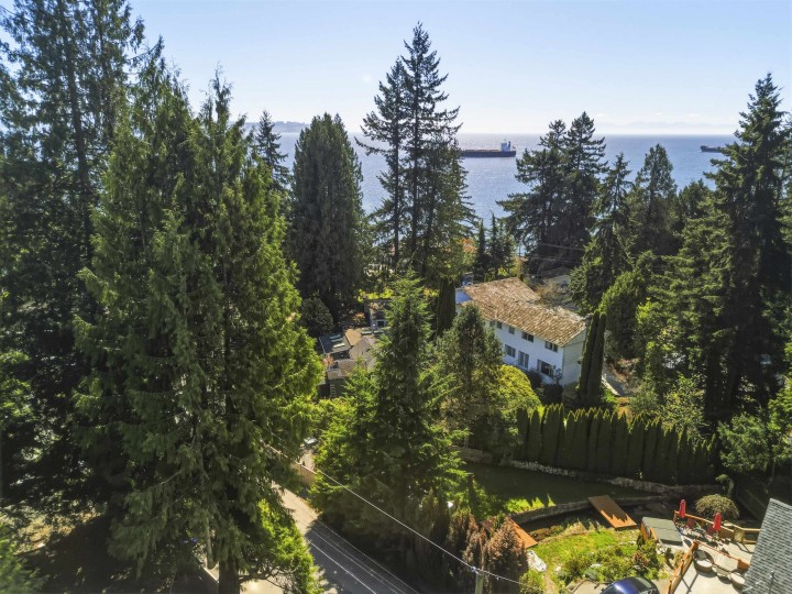 Photo 14 at 4019 Rose Crescent, Sandy Cove, West Vancouver