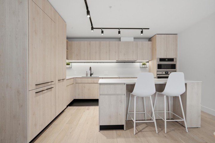 Photo 2 at 3960 Dumfries Street, Knight, Vancouver East