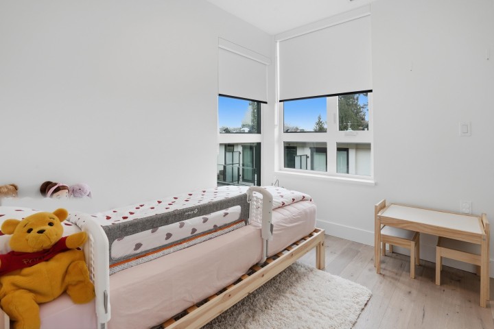 Photo 13 at 3960 Dumfries Street, Knight, Vancouver East