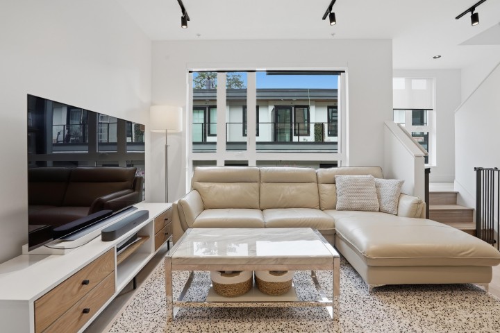 Photo 7 at 3960 Dumfries Street, Knight, Vancouver East