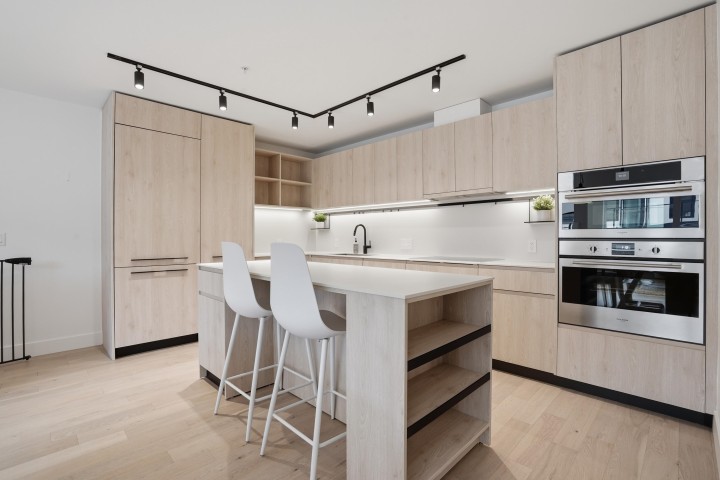 Photo 1 at 3960 Dumfries Street, Knight, Vancouver East