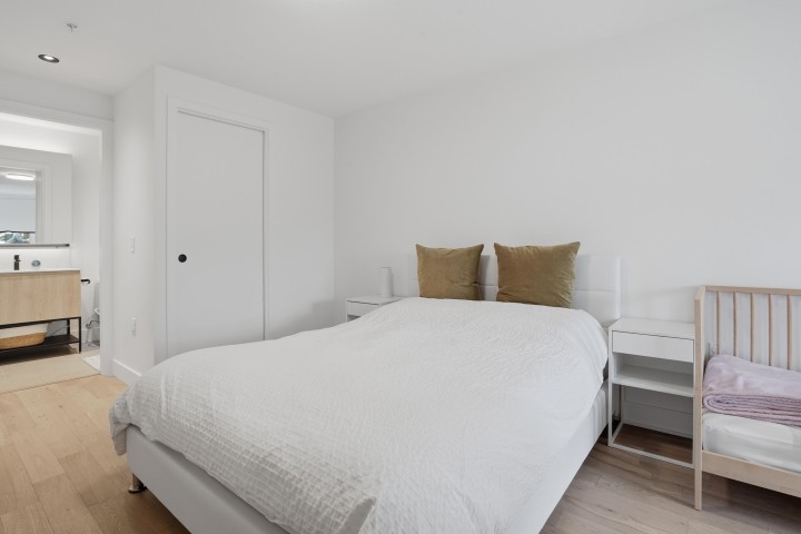 Photo 11 at 3960 Dumfries Street, Knight, Vancouver East