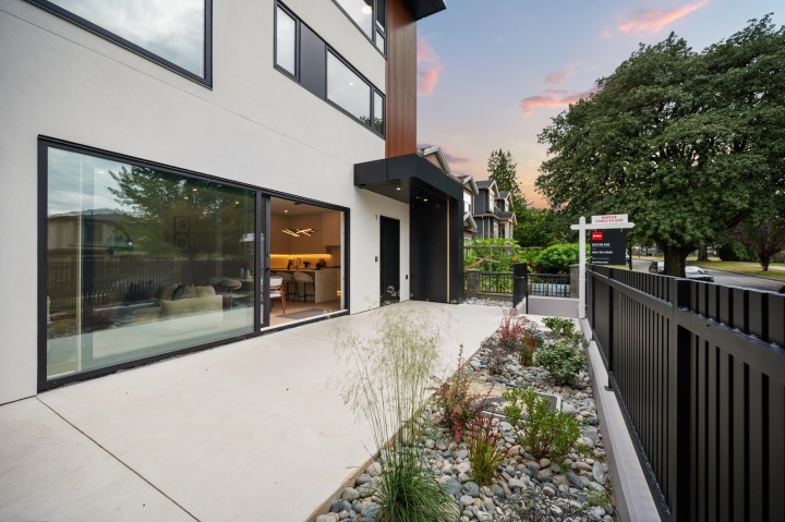 Photo 2 at 1 - 3428 Mons Drive, Renfrew Heights, Vancouver East